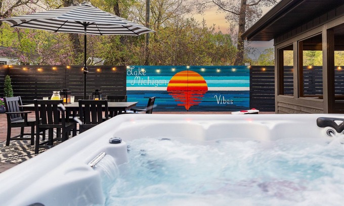 Covert House | Hot Tub | Sauna | Walk to Lake | Fire Pit | 10 min to South Haven | Accessible