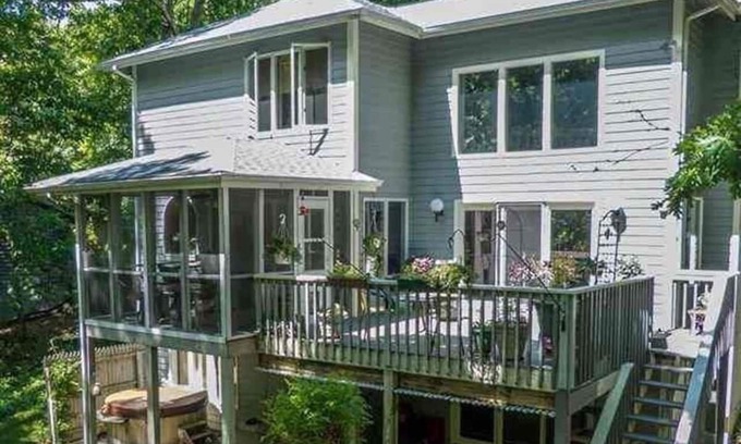 Massanutten House | Hot Tub, Screen Porch, Grill, Privacy, Ample Parking, No Bunks, onsite Amenities