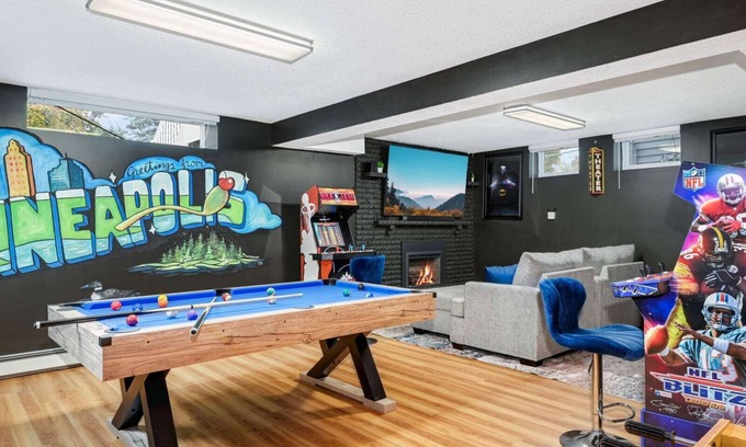 Ericsson House | Hot Tub Theatre Sauna Arcade Games Gym Sleeps10