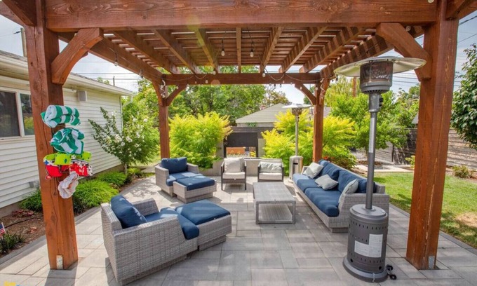 Canyon Rim House | Hot Tub |Unmatched Patio | Les Repos Home