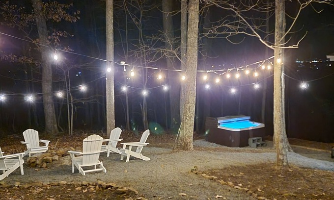 New Market Cabin | 🔥hot tub, view, 🐕 friendly modern cabin