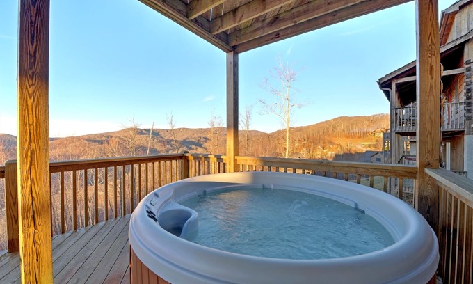 Wolf Laurel Cabin | Hot Tub, Views & Arcade Fun + Biltmore Pass | Pet-Friendly Scenic Escape