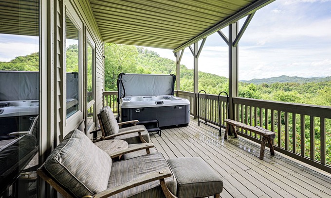 Cullowhee House | Hot Tub & Water Views: Lake Glenville Home!