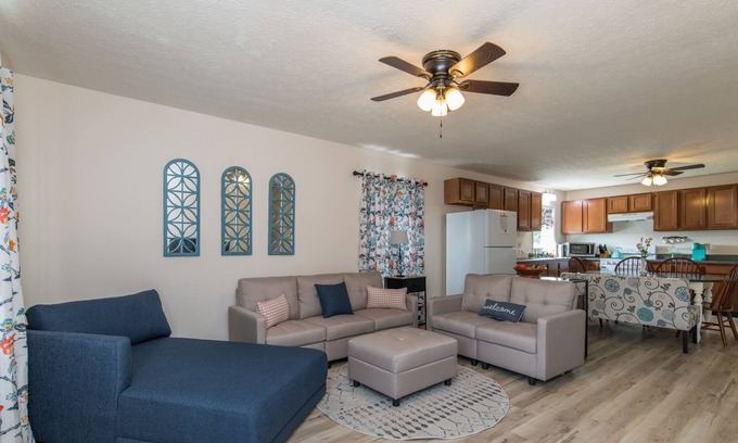 Hazel Green Cottage | Hot Tub, WiFi, Pond - Large Family Cottage - Gorgeous View Cottage - Red River Gorge, Kentucky!