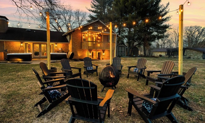 Frankfort House | Hot Tubs + Firepit + Gameroom + 4mi to Buffalo Trace