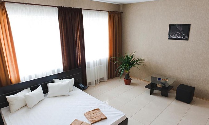 Dnipro Hotel | Hotel 8th Mile