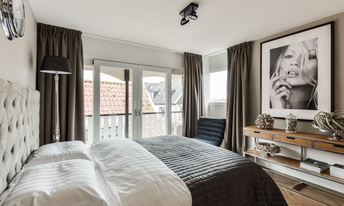 Volendam House | Hotel aan de Haven (room 1)
