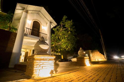Anuradhapura Hotel | Hotel Alakamanda