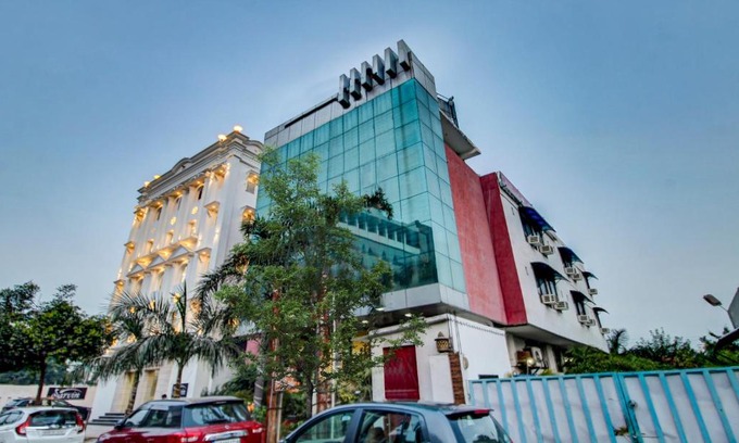 Gomti Nagar Hotel | Hotel Amanda