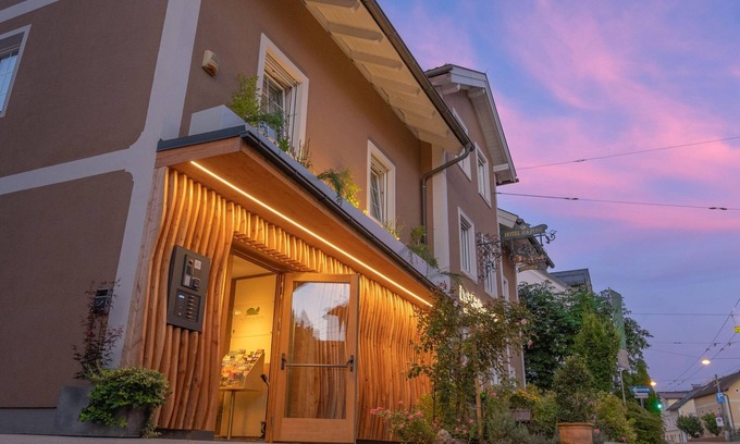 Maxglan Hotel | Hotel apartment with bathroom, toilet - The Green Hotel zur Post