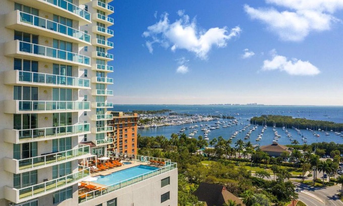 Coconut Grove Hotel | Hotel Arya BW Premier Collection