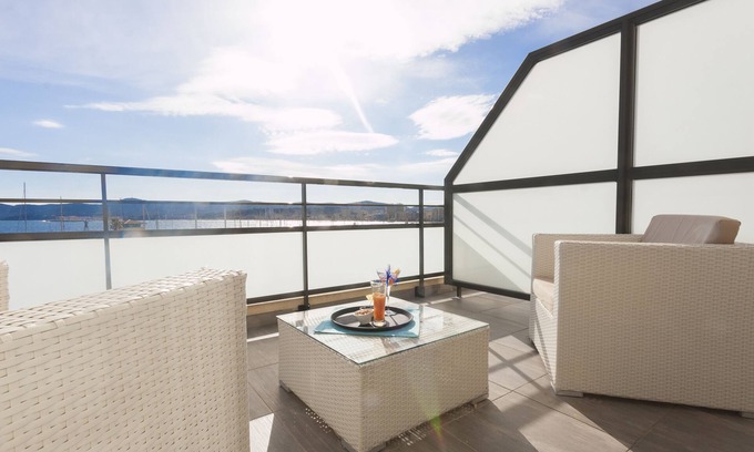 Le Lavandou Hotel | Hotel Baptistin
