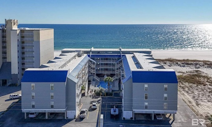 Gulf Shores Condo | Hotel Calibama Cozy beach charm. Super close to Hangout, Pet Friendly!