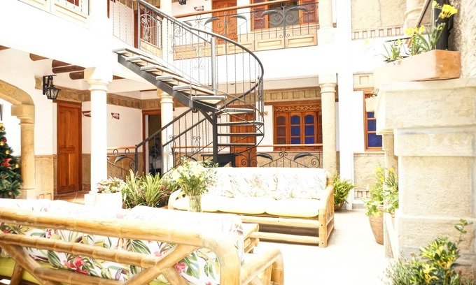 Old Town Hotel | Hotel Campanario Real