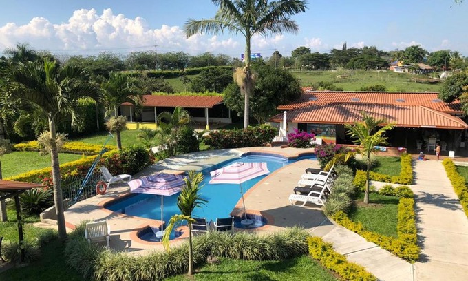Cerritos Hotel | Hotel Campestre Cerritos Plaza
