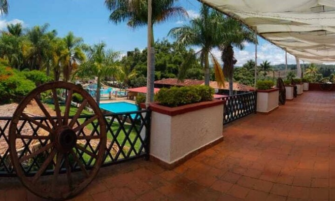 Ziracuaretiro Hotel | Hotel Campestre Hacienda Caracha