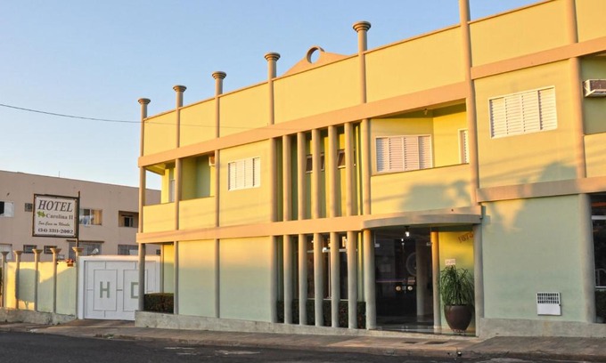 Uberaba Hotel | Hotel Carolina 2 - próximo a Universidade de Uberaba uniube - ao Aeroporto Fórum De uberaba - hospital Mario Palmeirio ao Hospital São Marcos e hospital Regional