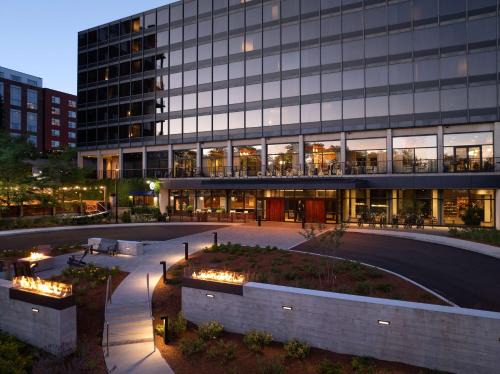 Burlington Hotel | Hotel Champlain Burlington, Curio Collection by Hilton