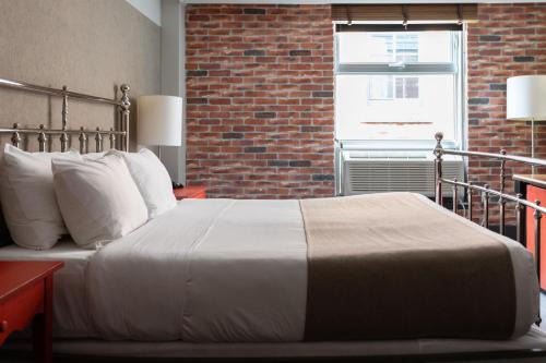 Vieux-Quebec-Cap-Blanc-colline Parlementaire Hotel | Hotel Champlain