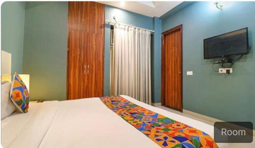 DLF City Hotel | Hotel Church House