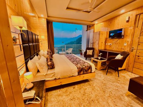 Musafirkhana Hotel | Hotel Classic Crown - #scenic mountain view #open terrace #parking #premium rooms with balcony #guest preferred #best selling hotel in mussoorie