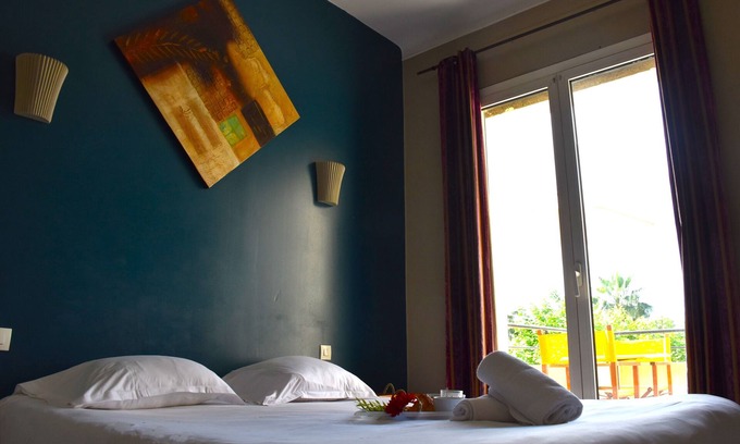 Sanary-sur-Mer Hotel | Hotel Comfort Seconds from Sand! Relax w/Terrace and Lush Garden