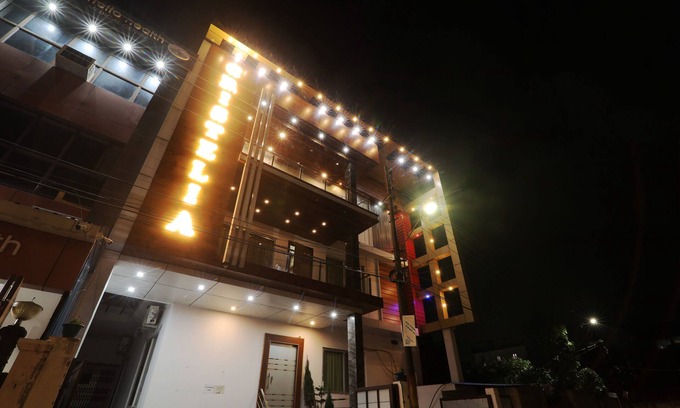 Gomti Nagar Hotel | Hotel Cristelia