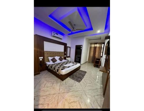 Zirakpur House | Hotel Crown, Zirakpur, Punjab