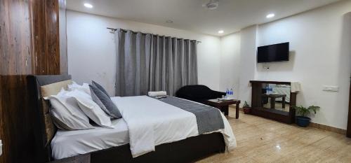 New Delhi Hotel | Hotel Crystel Residency By Premium Villa