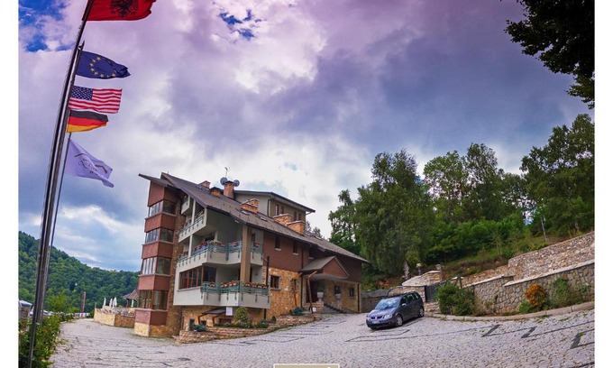 Dardhe Hotel | Hotel Dardha
