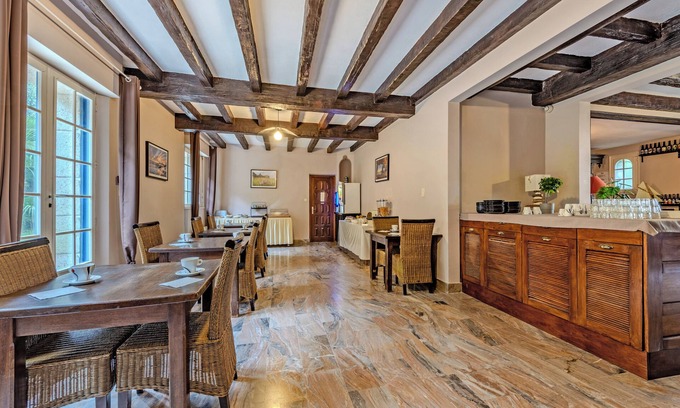 Rive Droite Hotel | Hotel De la Corniche