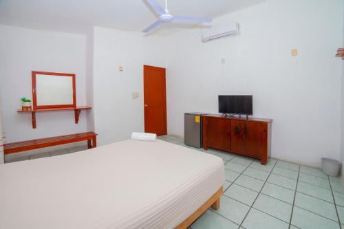Crucecita Hotel | Hotel Del Profe, Huatulco