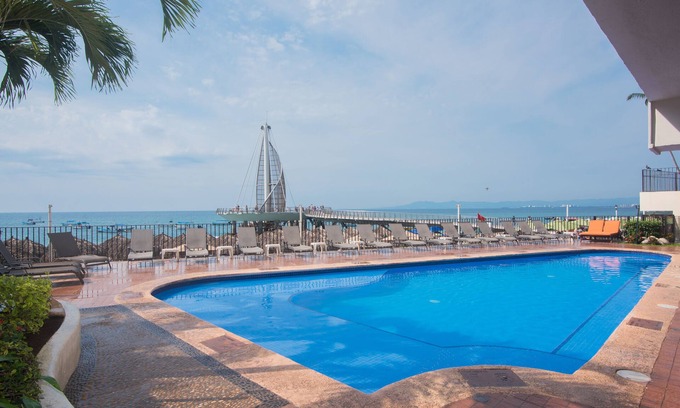 Amapas Hotel | Hotel Delfin PV Beach Resort
