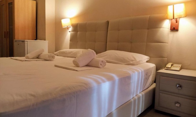 Piraeus Hotel | Hotel Delfini