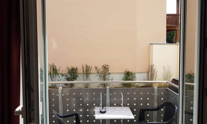 Roedelheim Hotel | Hotel Emiliana am Bahnhof