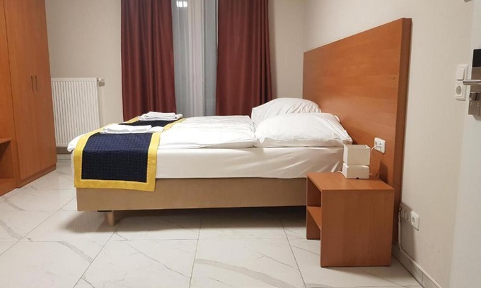Roedelheim Hotel | Hotel Emiliana am Bahnhof