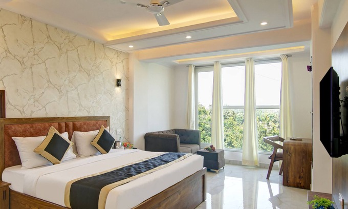 Indirapuram Hotel | Hotel Emporio Grand