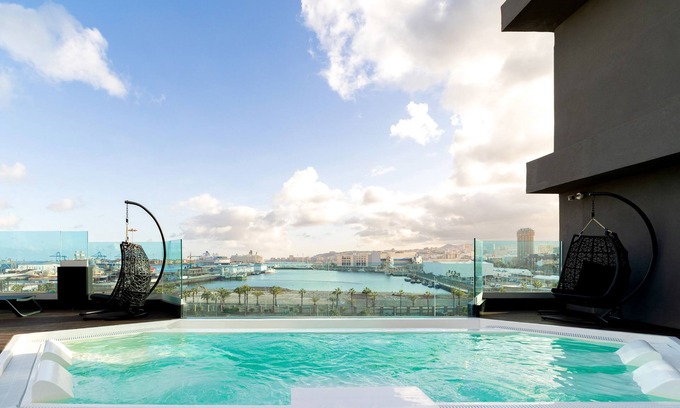 Las Palmas de Gran Canaria Hotel | Hotel Puerto de La Luz by Pierre and Vacances
