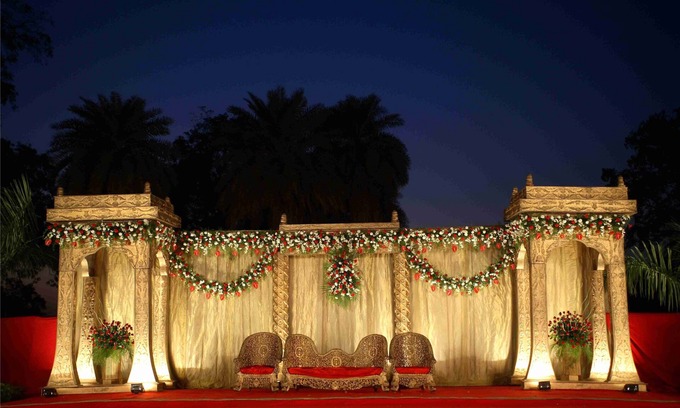 Alkapuri Hotel | Hotel Express Towers