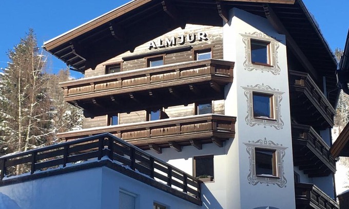 Sankt Anton am Arlberg House | Hotel Garni Almjur