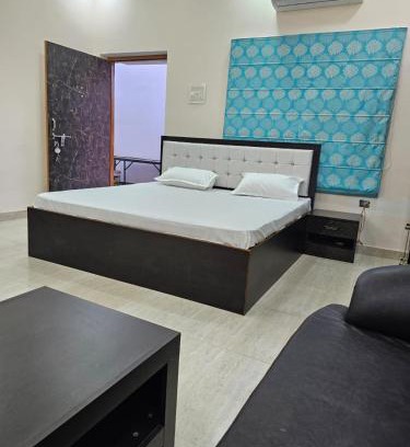Varanasi House | Hotel Gautam Garden Lawn & Banquet Hall Near Kash Vishwanath Temple - Fully Air Conditioning Hotel