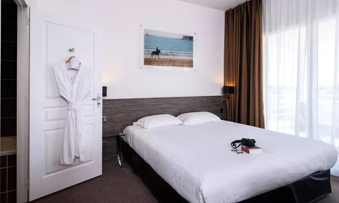 La Baule-Escoublac Apartment | Hotel Golden Tulip La Baule * - Superior Room 2 Persons