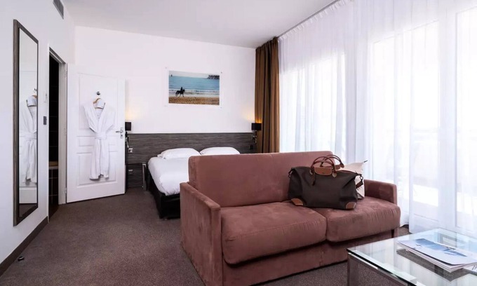 La Baule-Escoublac Apartment | Hotel Golden Tulip La Baule * - Prestige Suite 6 Persons