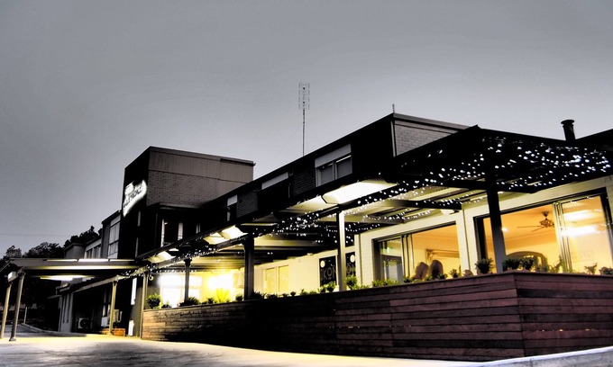 Parkes Hotel | Hotel Gracelands