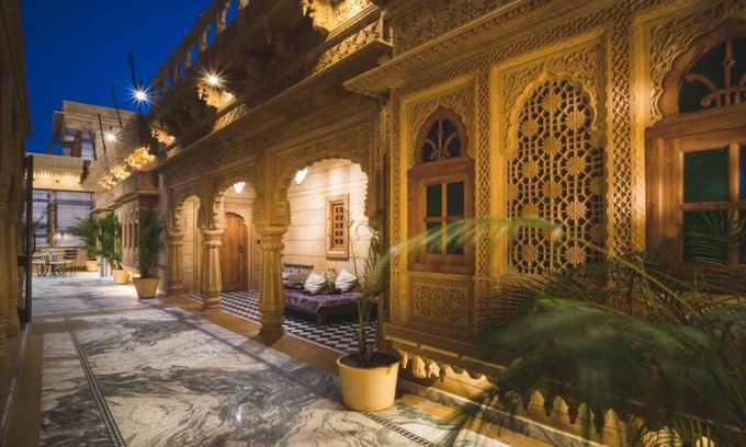 Amar Sagar Pol Hotel | Hotel Grand Khalifa