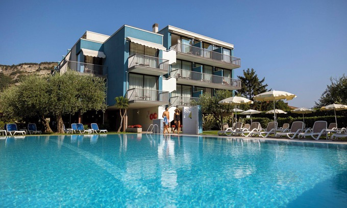 Torbole sul Garda Hotel | Hotel Holiday Sport & Relax