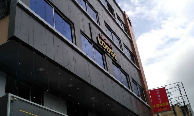 Pune Hotel | Hotel Honey Lodging