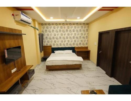 Gulshan-e-Iqbal Hotel | Hotel Ideal Inn Rashid Minhas Rd