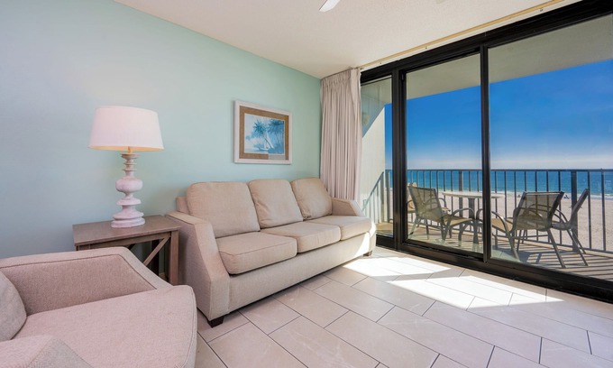 Gulf Shores Condo | HOTEL in Gulf Shores on the BEACH! FREE Wifi - Full Kitchen - Bunks