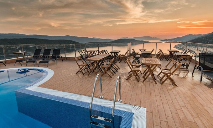 Neum House | Hotel Jadran - Double Room with Balcony and Sea View 1